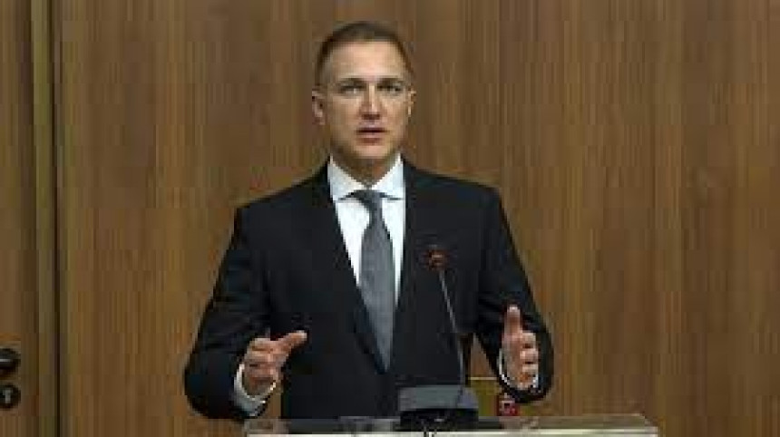 Oglasio se ministar Stefanović o padu teretnog aviona