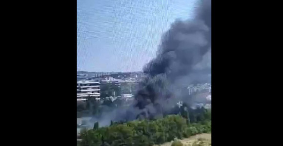 Požar u fabrici IMT lokalizovan, dogašivanje u toku