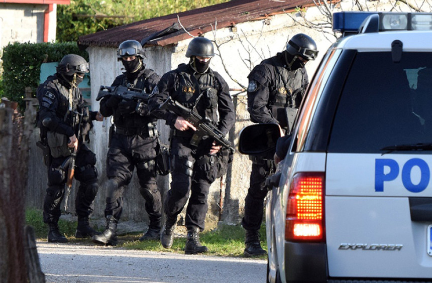 Uhapšen službenik tajne službe C. Gore zbog "kavčana"