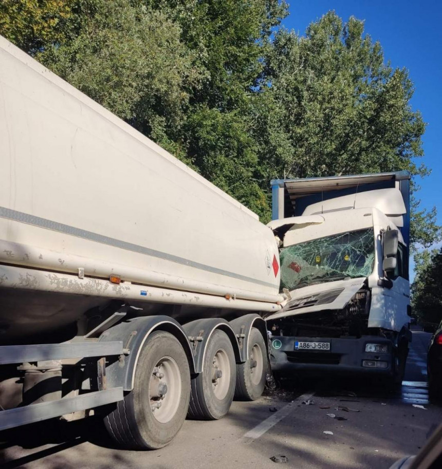 Судар два камиона у близини дистрикта Брчко