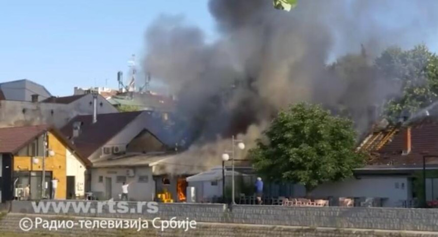 Lokalizovan požar u centru Valjeva, uništeni lokali
