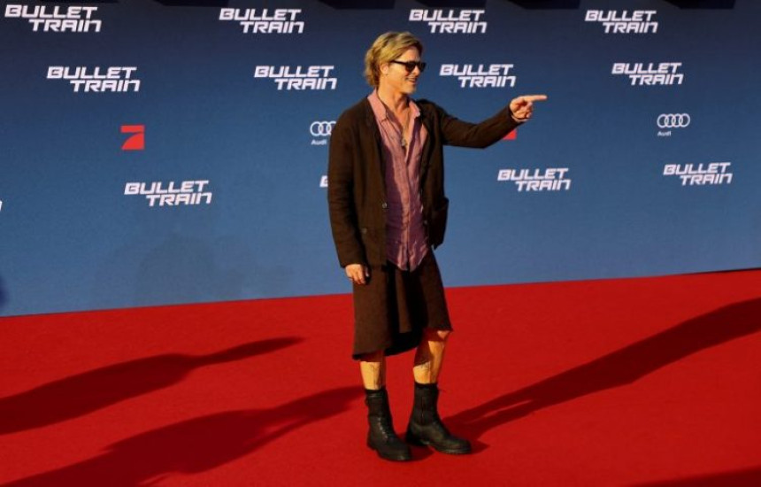 Bred Pit u suknji na premijeri novog filma u Berlinu