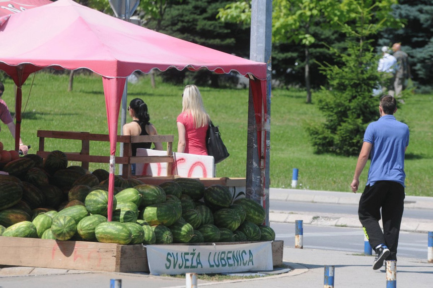Прекомјерни увоз гуши продају домаће лубенице