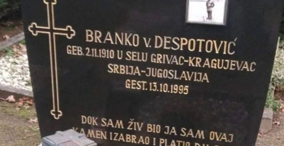 Samom sebi podigao spomenik i napisao cenu!