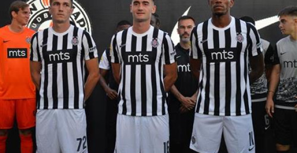 Partizan večeras predstavio novu garnituru dresova