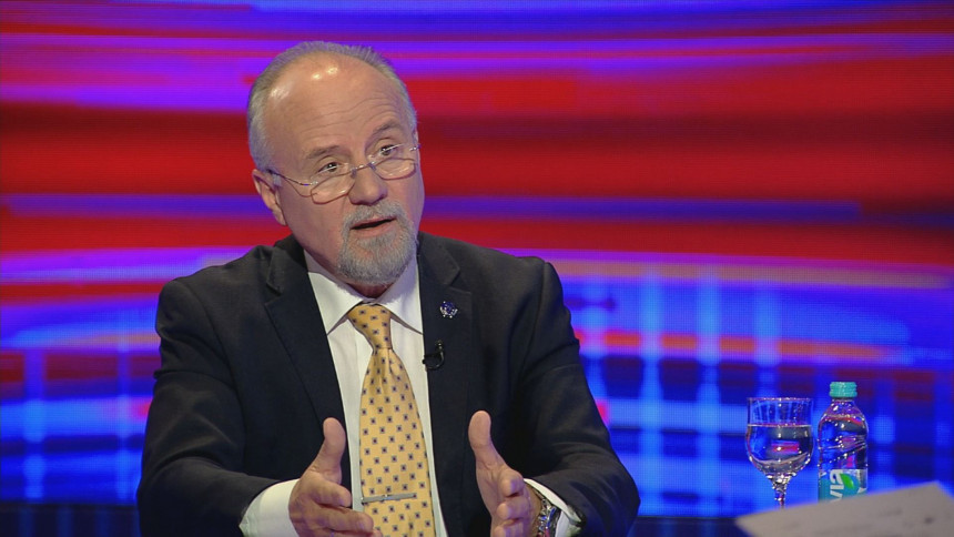 "Вријеме је да се прочитају уговори о кредитима"