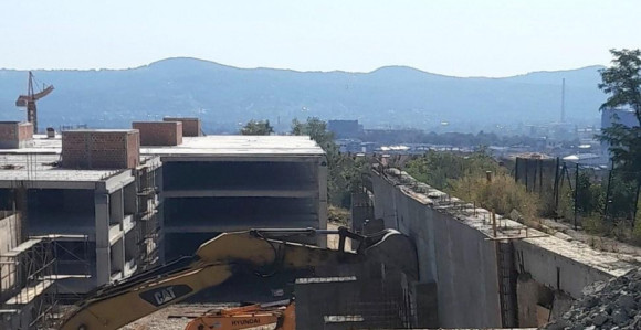 Uznemirujuća fotografija s mjesta izgradnje garaže UKC-a
