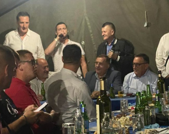 SAMO BAHATO – Dodik helikopterom na Sabor Eleka, Cicko na čelu trpeze (FOTO)