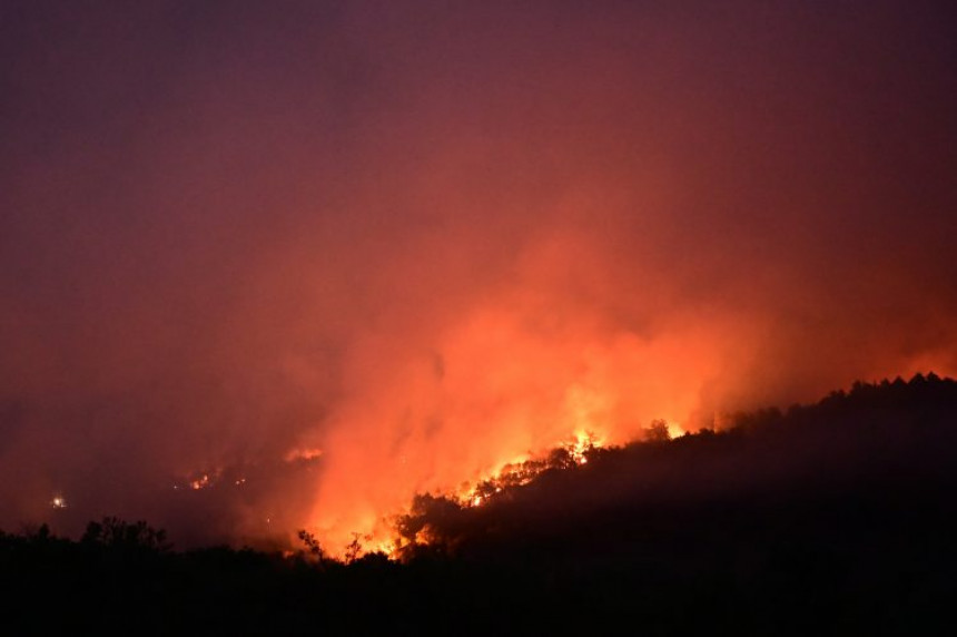 Požar u Sloveniji i dalje aktivan, evakuisani mještani