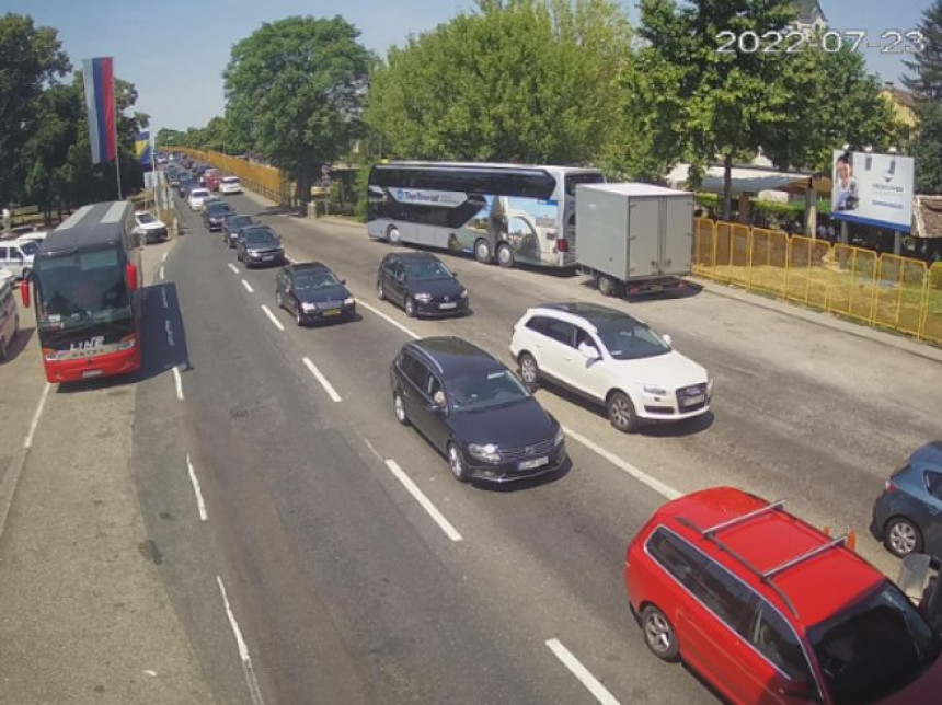 Dugo čekanje. Velike gužve na graničnim prelazima