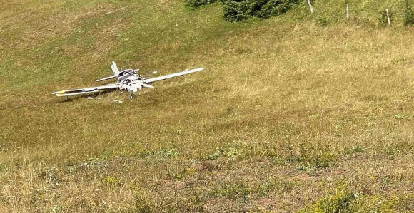 Državljani Austrije poginuli u padu sportskog aviona