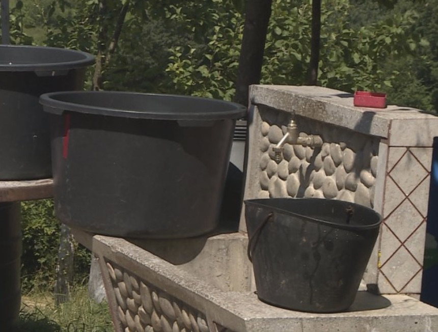 Кola bez vode, a cisterna Neše Spida "sipa" na sve strane