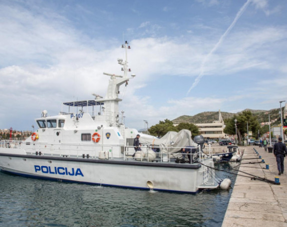 Split: Turistički brod udario u obalu i potonuo