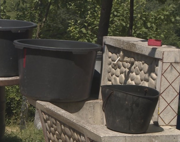 Кola bez vode, a cisterna Neše Spida "sipa" na sve strane