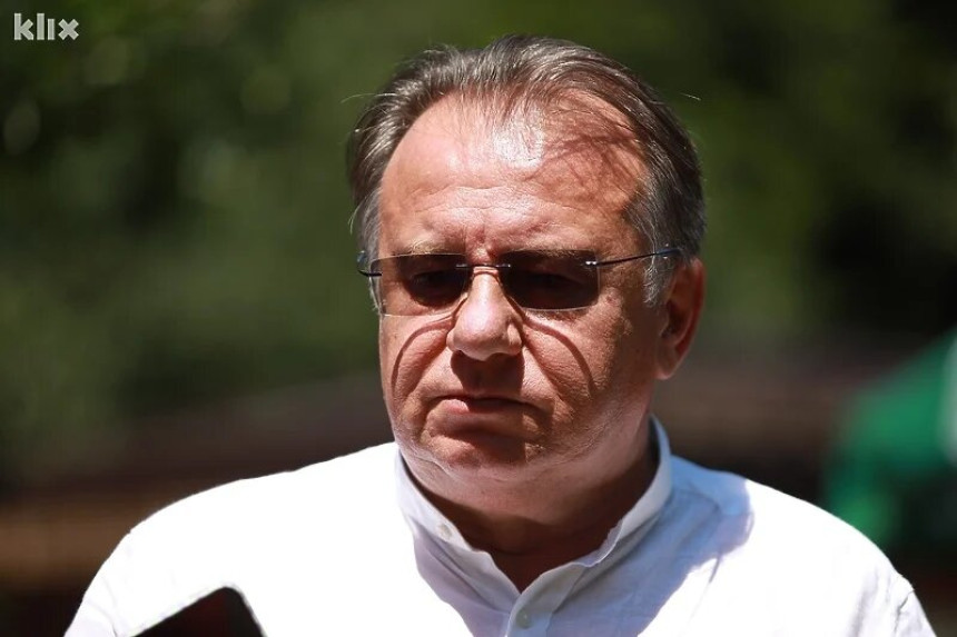 "Šmit nagovijestio da neće nametati Izborni zakon"