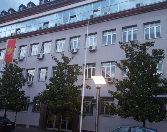 Naredba: Raspisati potjernicu za Zvicerom i Ljubom