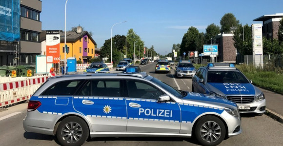 Ženu sopstveni auto vukao 6m, pa je pregazio