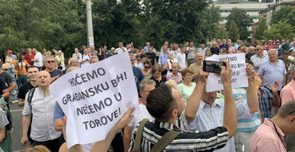 U Sarajevu protesti, građani blokirali saobraćaj