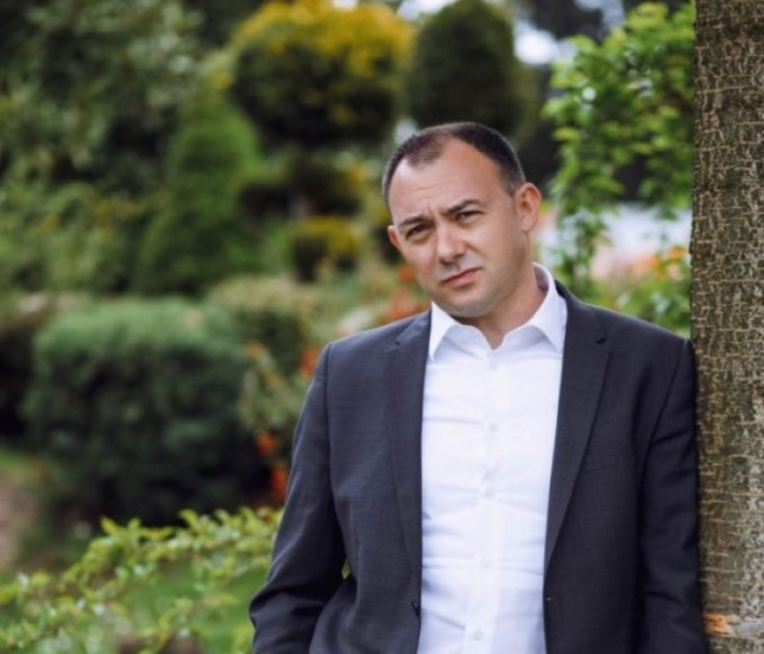 Кадар СП оптужен да је примио мито, тражио још