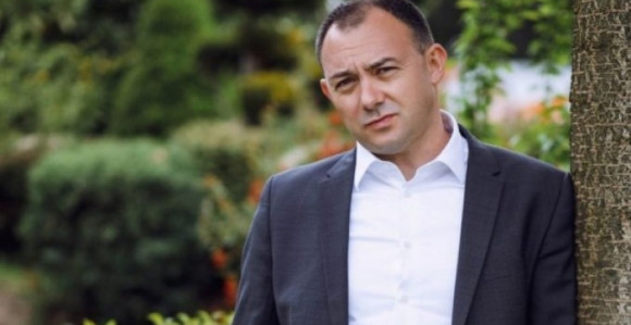 Кадар СП оптужен да је примио мито, тражио још