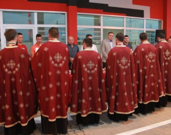 Džaba Dodik i sedam sveštenika, pumpa ne radi!