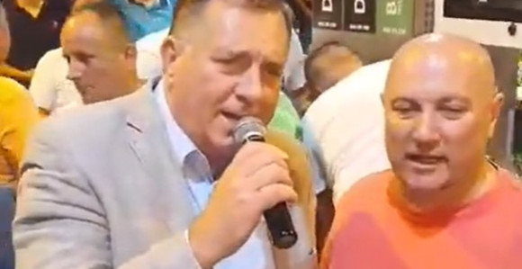 Кампања није ни почела, а политичари пјевају и дијеле новац