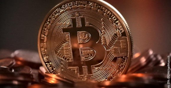 Skupio novac za prekopavanje deponije gde je bacio disk sa 7.500 bitkoina