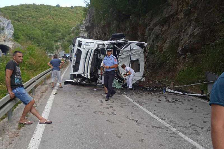 Преврнуо се камион код Вишеграда, возач повријеђен