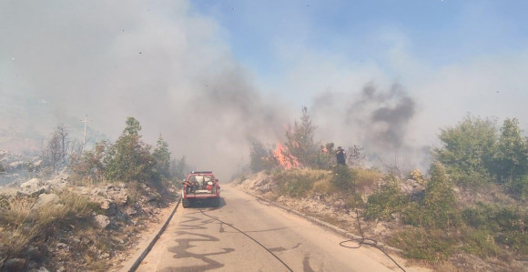 Neum: Vatra ugrožava stanovništvo