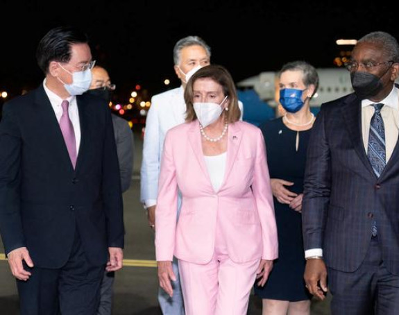 Let Nensi Pelosi pratilo više od 700.000 ljudi