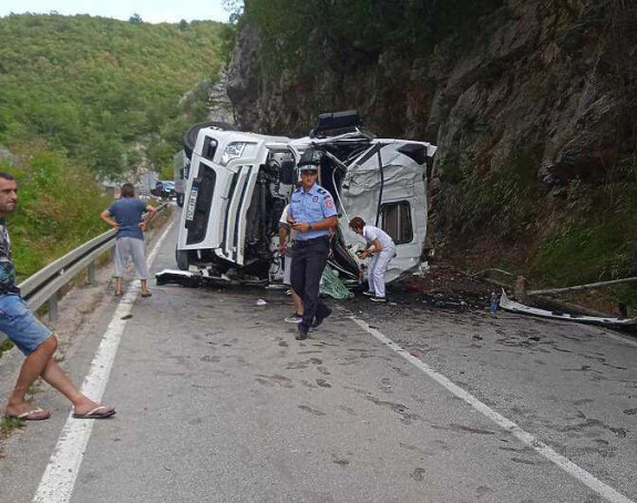 Prevrnuo se kamion kod Višegrada, vozač povrijeđen