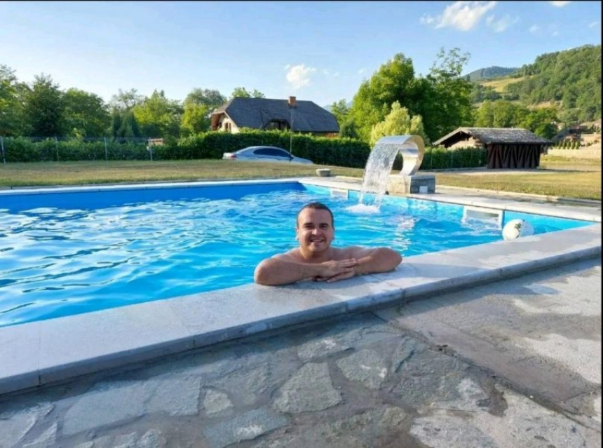 Vila sa bazenom, stanovi i vozila mafije u Bratuncu