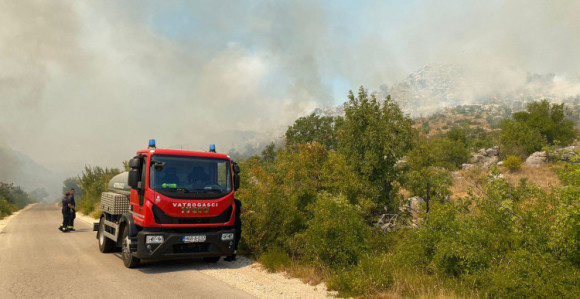 Požar aktivan, nije ugroženo stanovništvo
