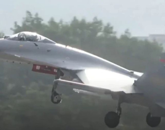 Vježbe na kopnu i u moru: Preko 100 aviona oko Tajvana