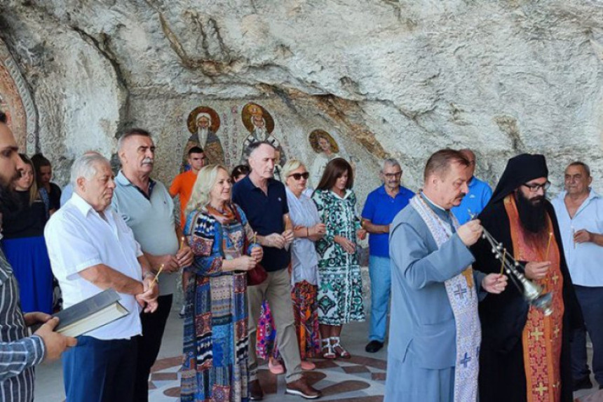 U manastiru Ostrog služen za stradale u "Oluji"