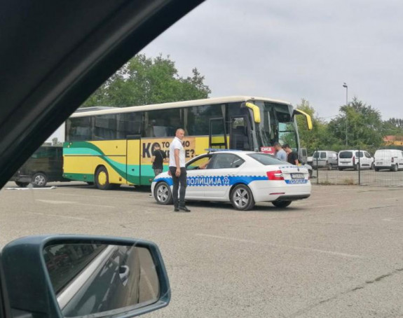 Аутобус "Ко то тамо краде" на путу ка УКЦ-у
