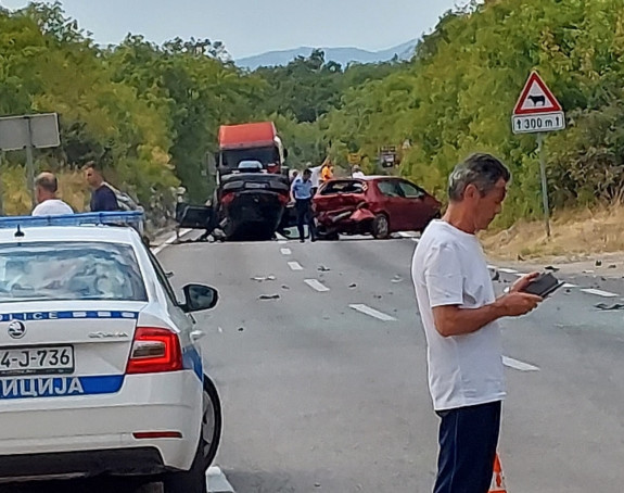 Тежак удес код Требиња, четири лица повријеђена