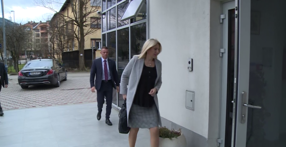 Bahaćenje i luksuz SNSD-a i pratilaca Željke Cvijanović i Milorada Dodika plaća narod!