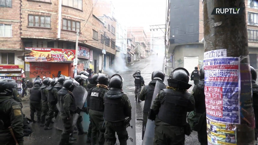 Ulični rat u Boliviji: Pucano na policiju, ranjeni leže