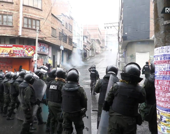 Ulični rat u Boliviji: Pucano na policiju, ranjeni leže