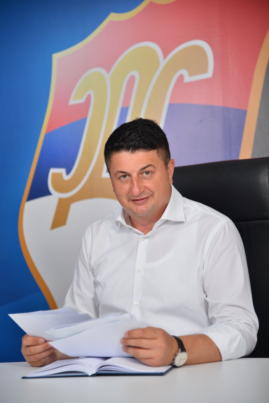 Народу доста ратног хушкања, хоће развој економије!