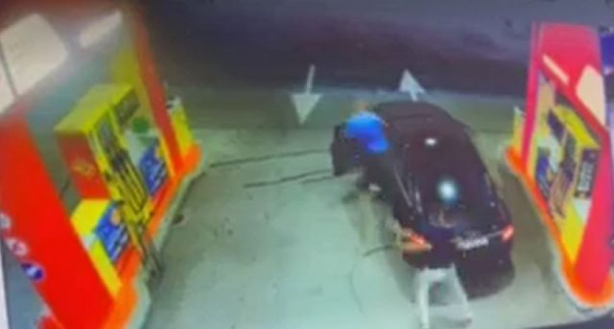 Ukrao auto pa se zakucao u aparat za plin (VIDEO)