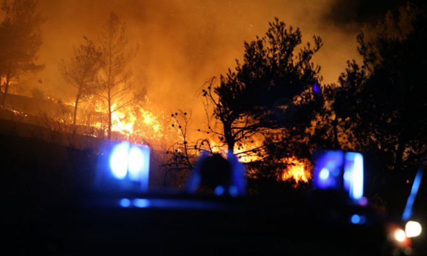 Француска: Пожари у Жиронду, 10 хиљада људи евакуисано