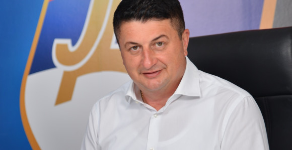 Народу доста ратног хушкања, хоће развој економије!
