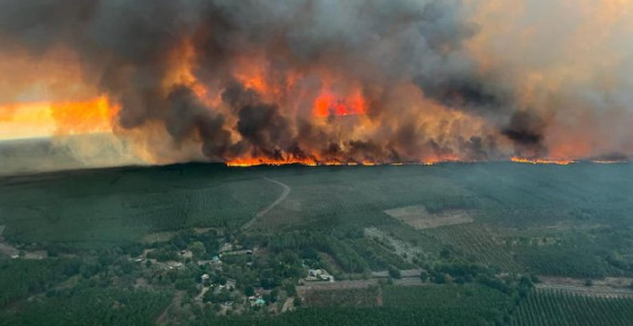 Bjesne šumski požari, uništeno 16 kuća (VIDEO)