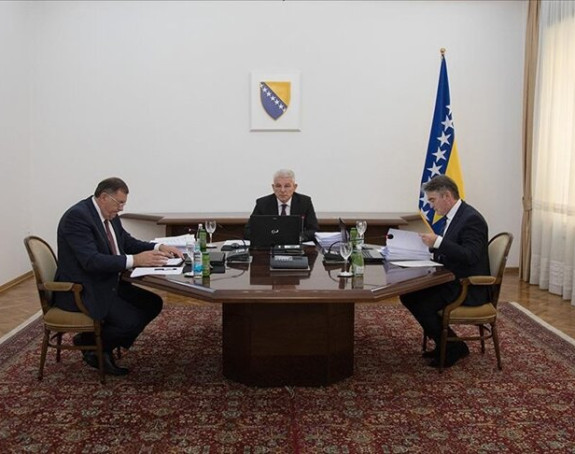 Široko i u doba krize: Za četiri mjeseca Predsjedništvo BiH preko 17.000 KM potrošilo na poklone