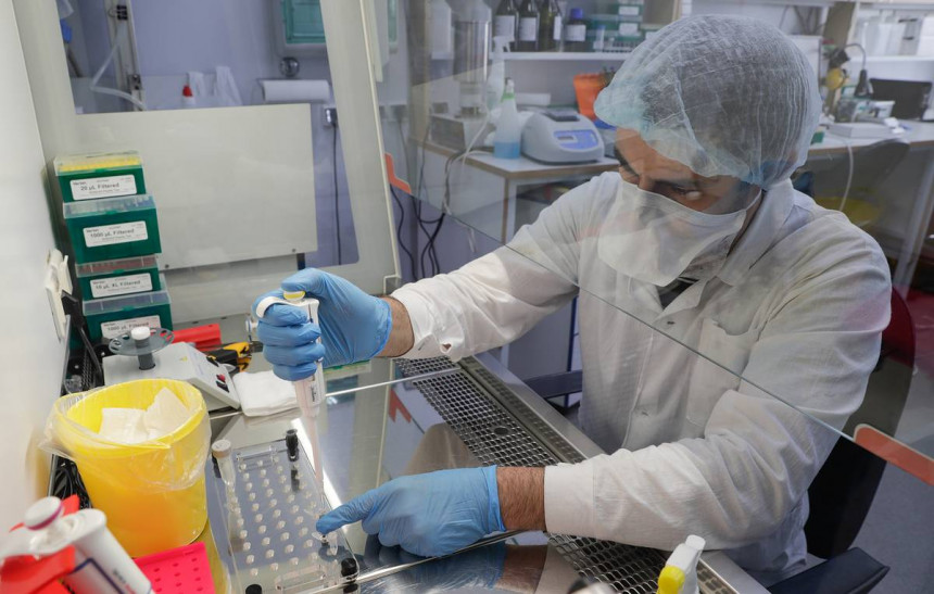 "Гамалеја" развио вакцину за нове варијанте короне
