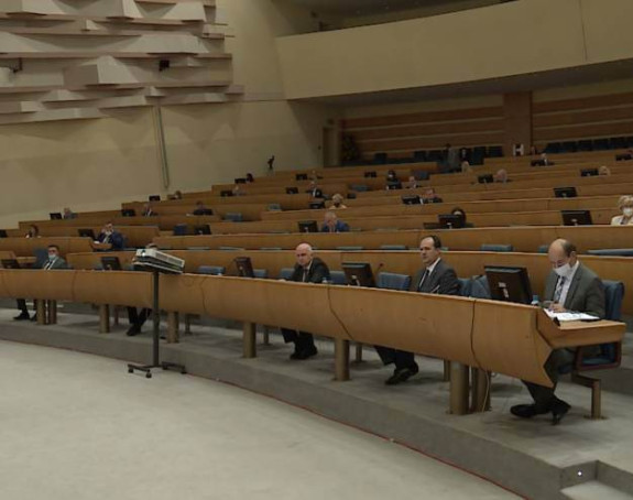 Ostaje plata veća za 500 KM, poslanici i delegati na odmoru