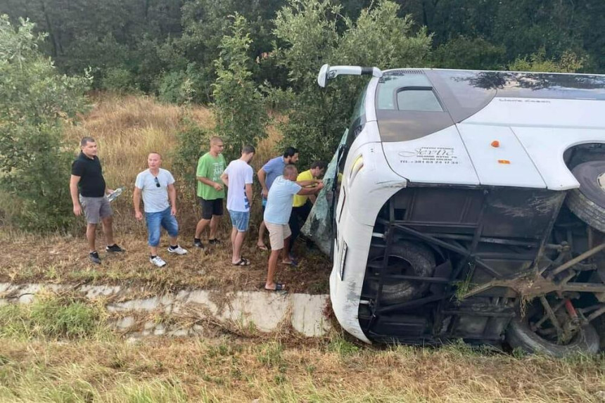 Vozaču autobusa koji se prevrnuo određen pritvor