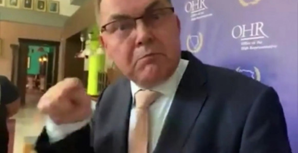 Šmit se iznervirao pred kamerama (VIDEO)